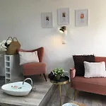 Kleine Milchbar Barrierefrei In Den Bergen Auf Dem Hof Grindelborn *