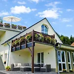 Kleine Milchbar Barrierefrei In Den Bergen Auf Dem Hof Grindelborn *